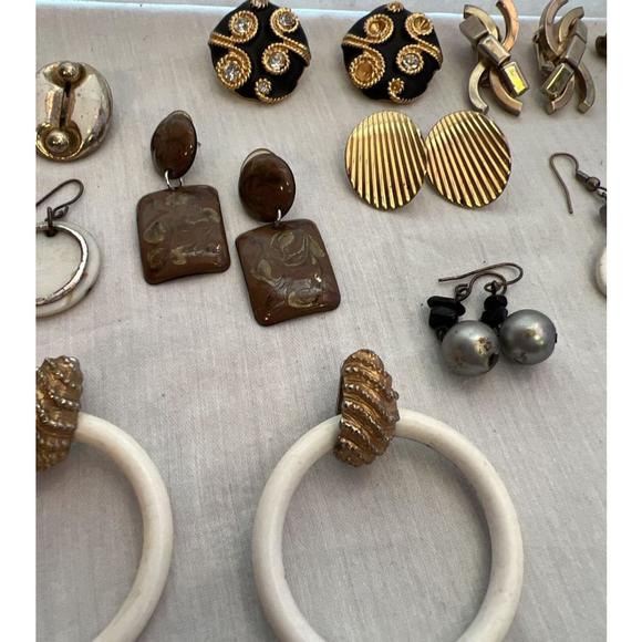 Lot Of 12 Vintage Ear Rings Various kinds and styles Jewelry Clip Ons - Picture 6 of 6